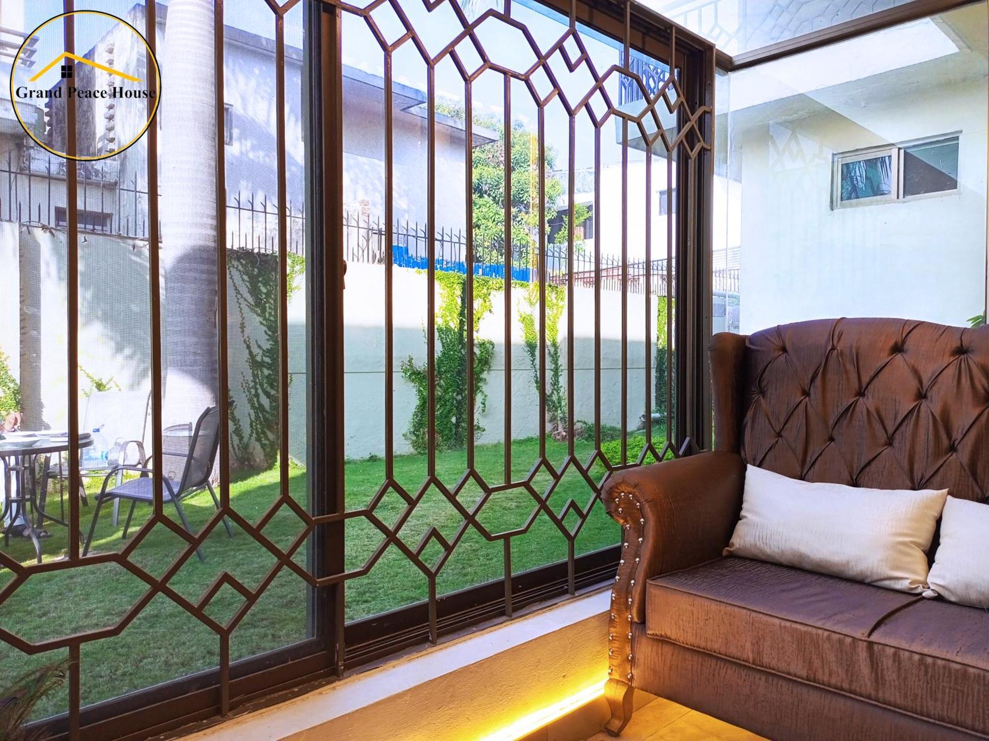 Grand Peace House I Bed & Breakfast Islamabad Exterior photo