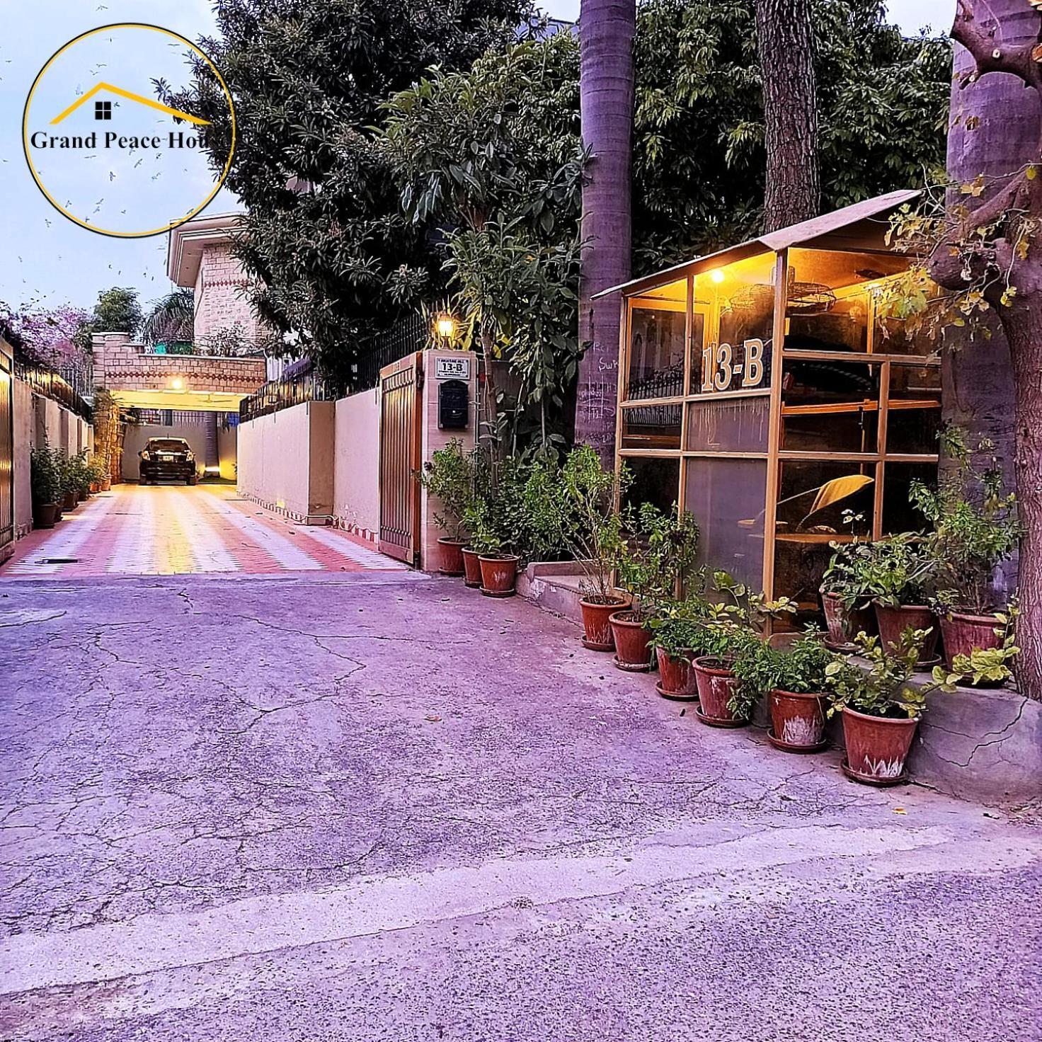 Grand Peace House I Bed & Breakfast Islamabad Exterior photo