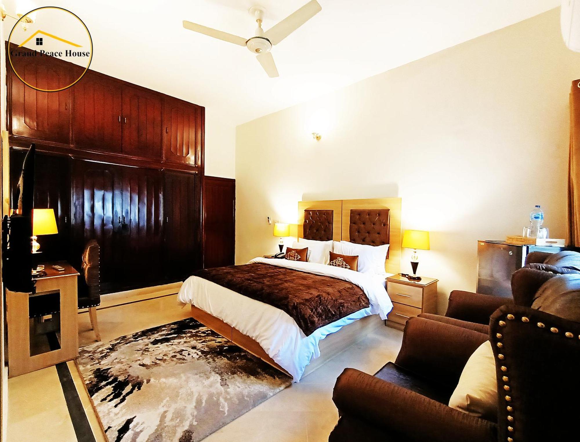 Grand Peace House I Bed & Breakfast Islamabad Exterior photo